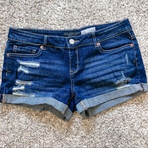 DISTRESSED JEAN SHORTS